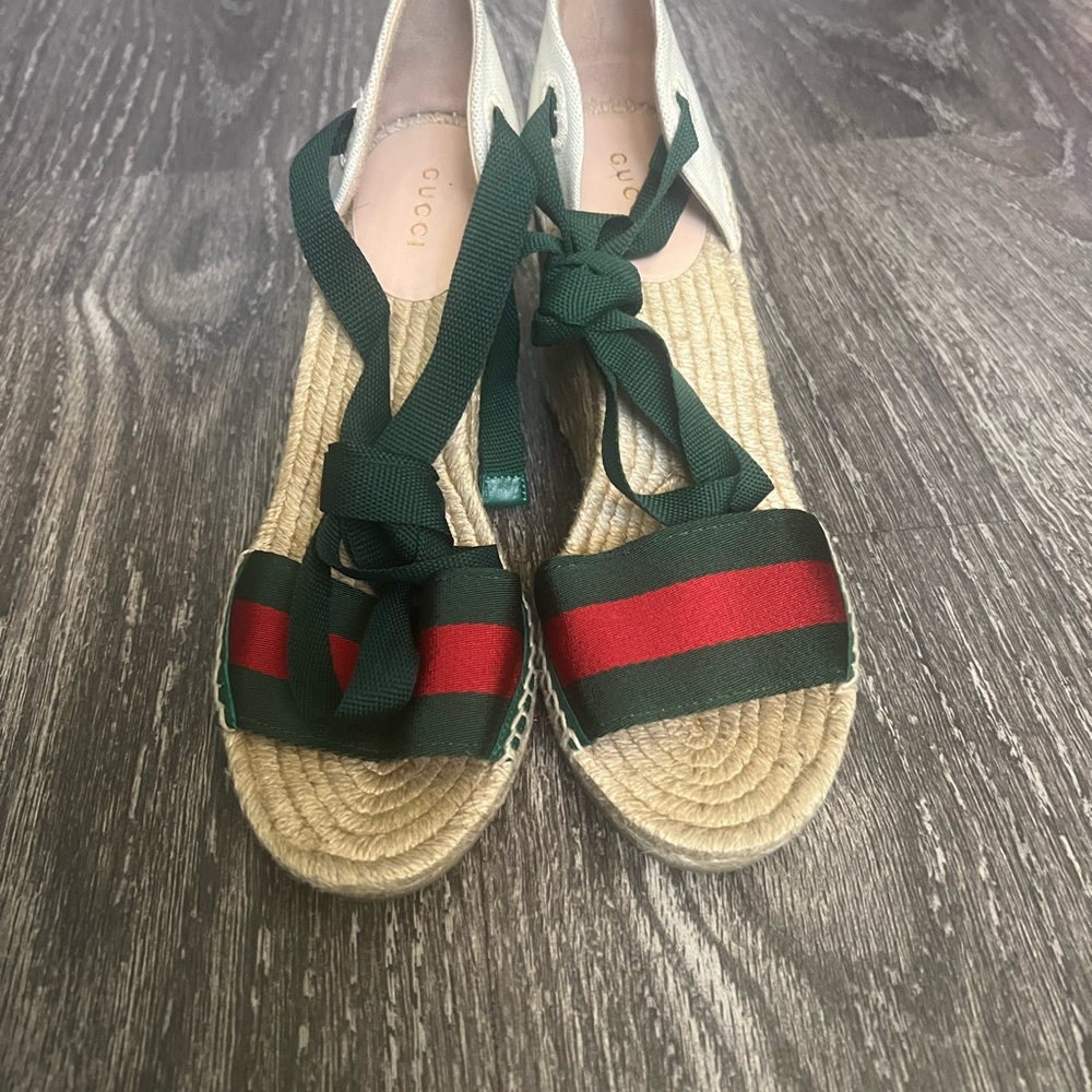 Gucci Women's Espadrilles with Green and Red Straps